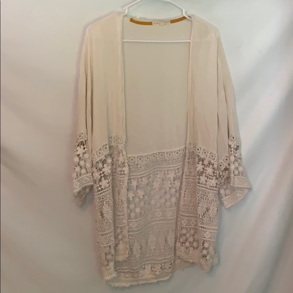 Cream colored Camino - Picture 1 of 3